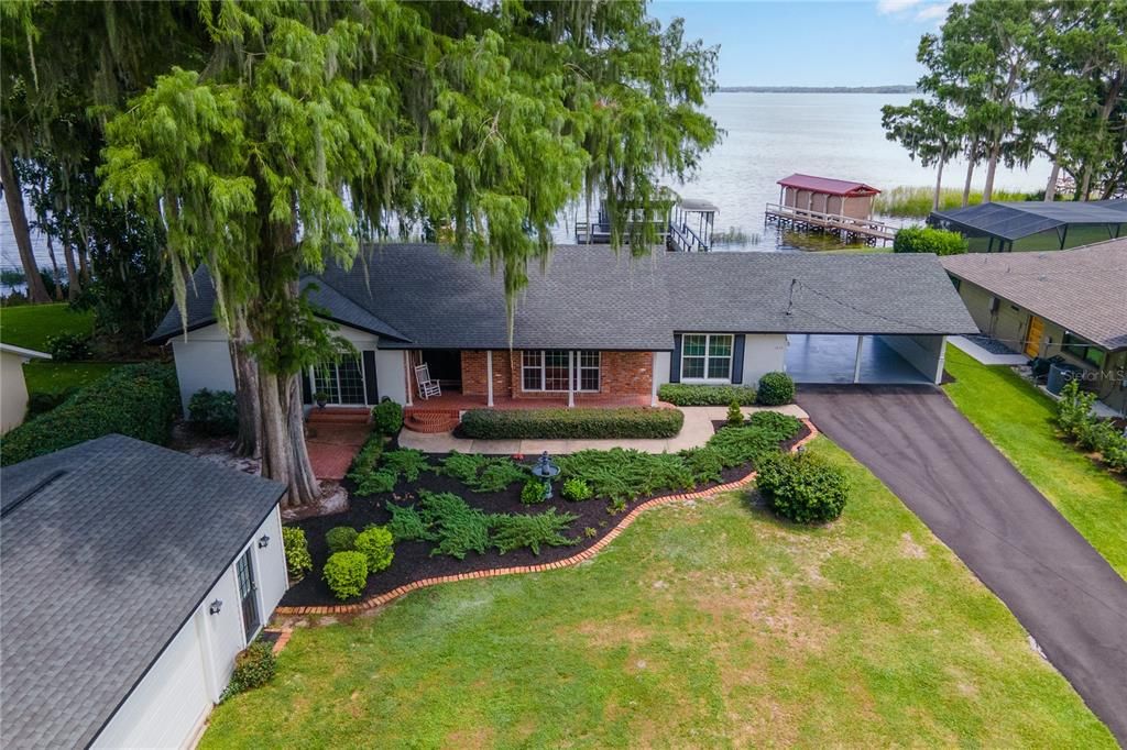 Recently Sold: $749,900 (3 beds, 2 baths, 2240 Square Feet)