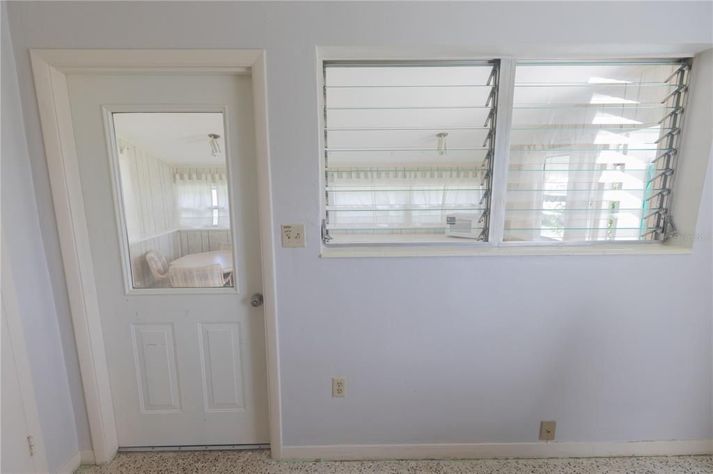 На продажу: $210,000 (2 спален, 1 ванн, 936 Квадратных фут)