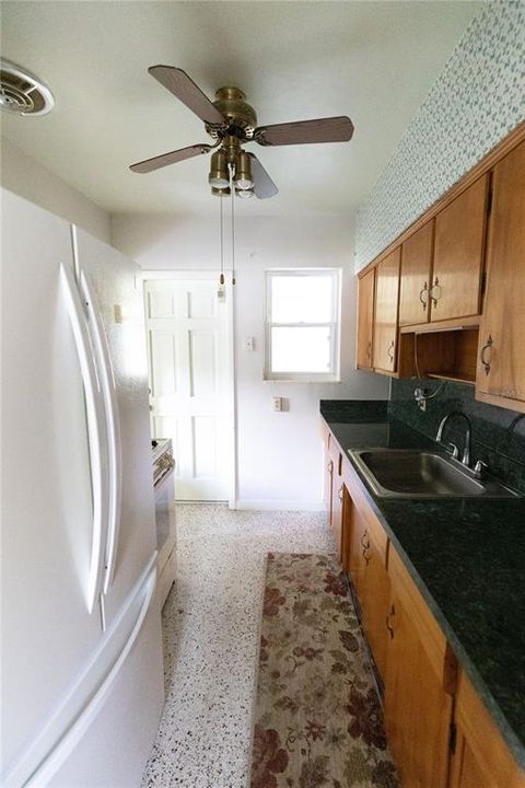 На продажу: $210,000 (2 спален, 1 ванн, 936 Квадратных фут)