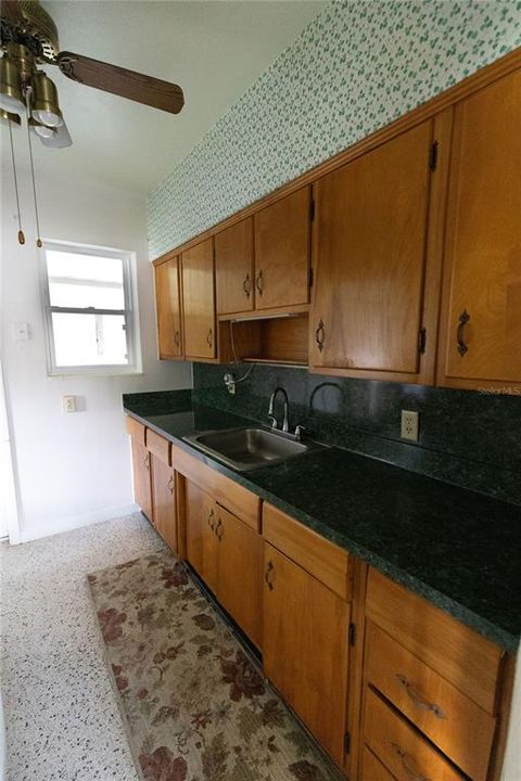 На продажу: $210,000 (2 спален, 1 ванн, 936 Квадратных фут)