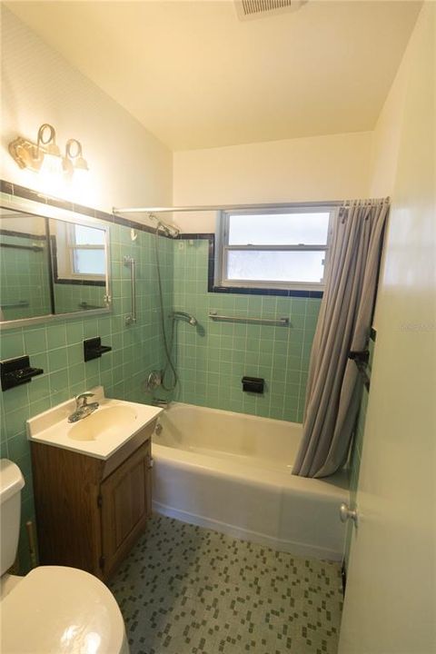 На продажу: $210,000 (2 спален, 1 ванн, 936 Квадратных фут)