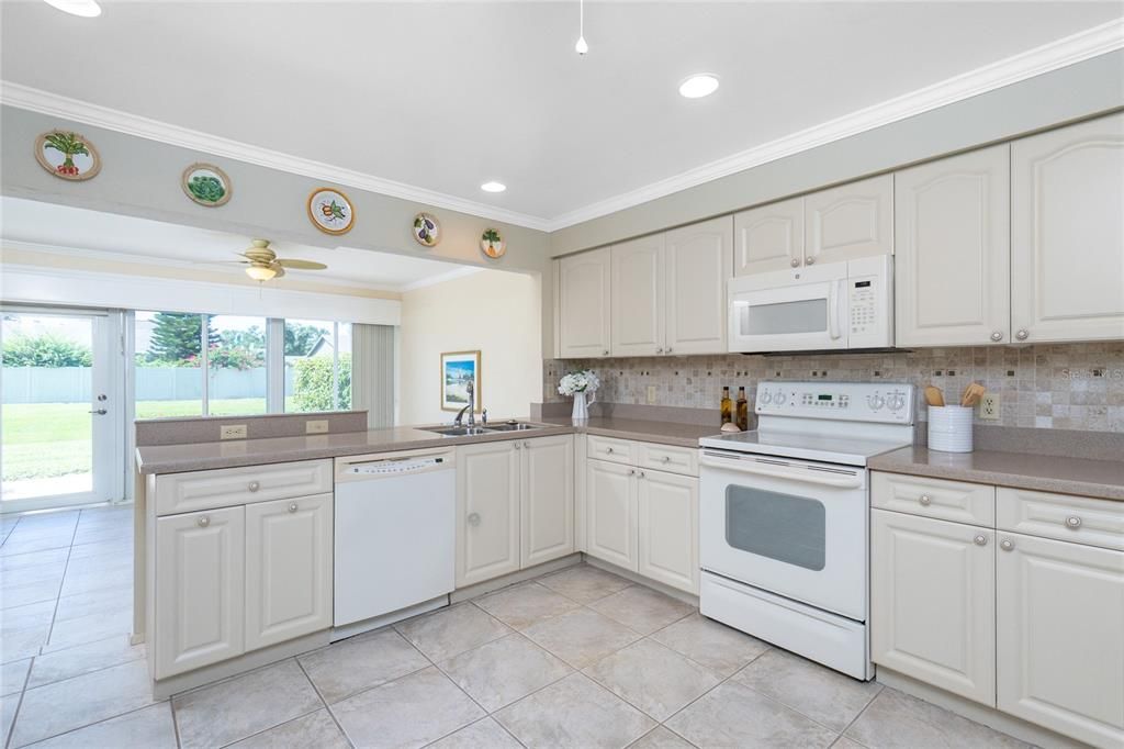 Active With Contract: $198,000 (2 beds, 2 baths, 1250 Square Feet)