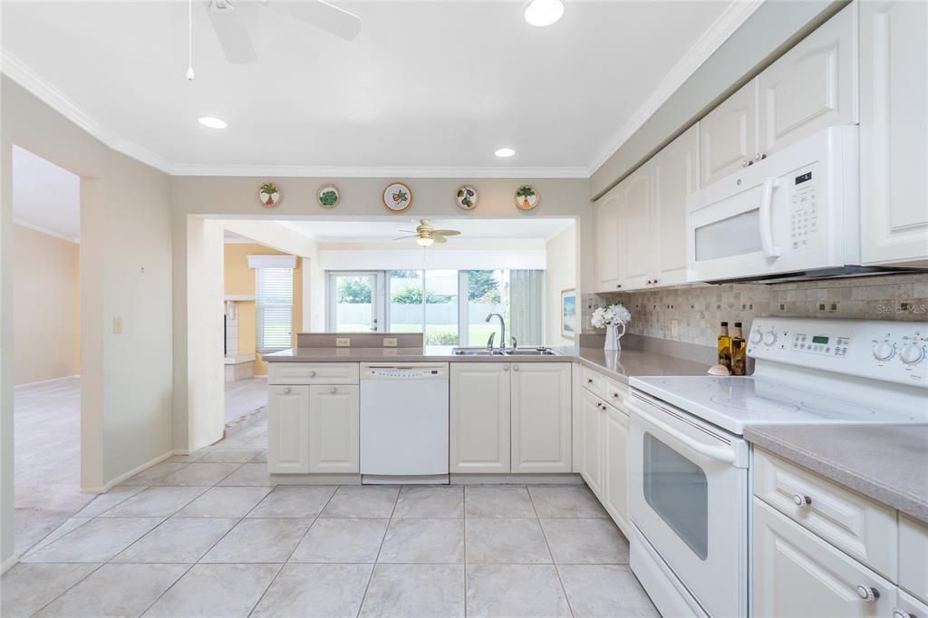 Active With Contract: $198,000 (2 beds, 2 baths, 1250 Square Feet)