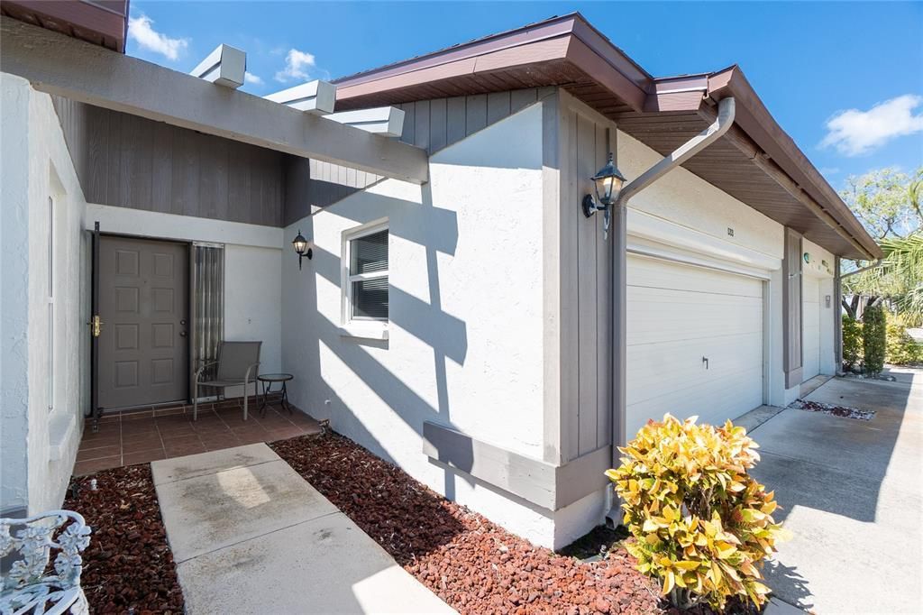 Active With Contract: $198,000 (2 beds, 2 baths, 1250 Square Feet)