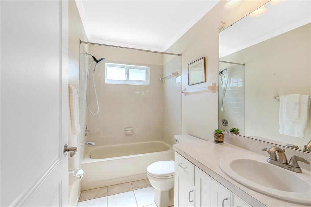 Active With Contract: $198,000 (2 beds, 2 baths, 1250 Square Feet)