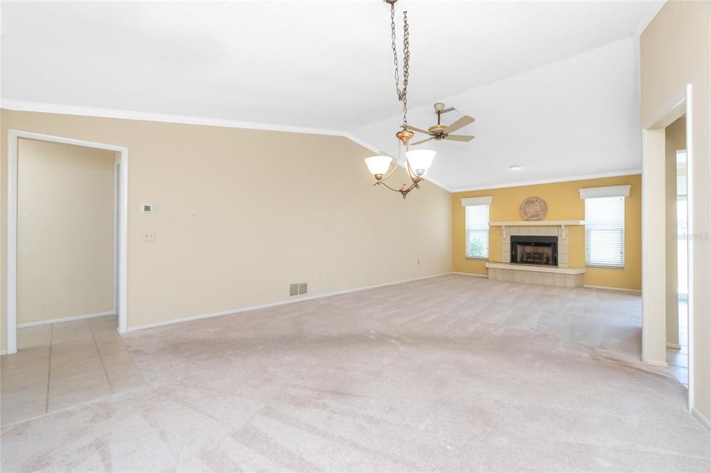 Active With Contract: $198,000 (2 beds, 2 baths, 1250 Square Feet)