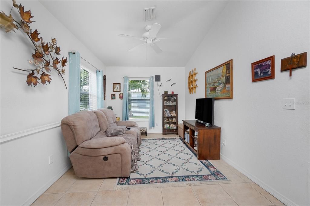 For Sale: $239,900 (3 beds, 2 baths, 858 Square Feet)