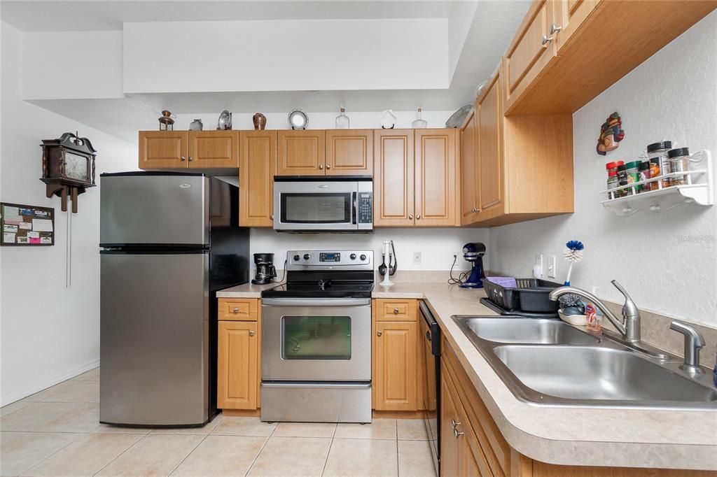 For Sale: $239,900 (3 beds, 2 baths, 858 Square Feet)