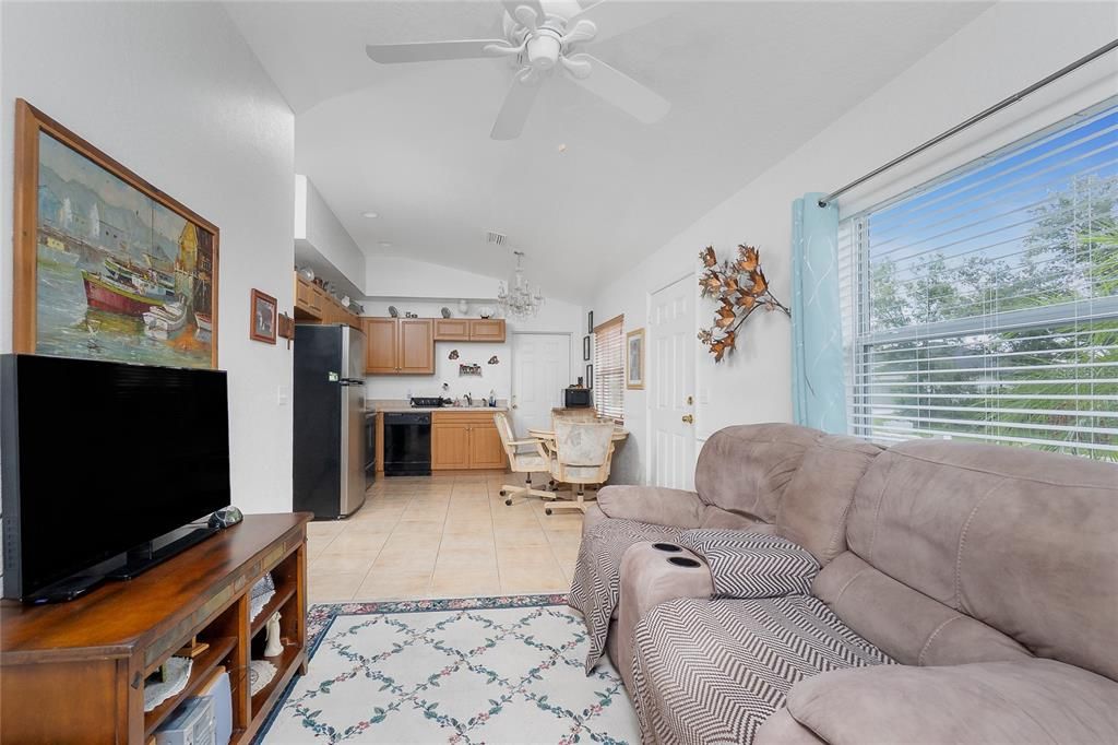 For Sale: $239,900 (3 beds, 2 baths, 858 Square Feet)