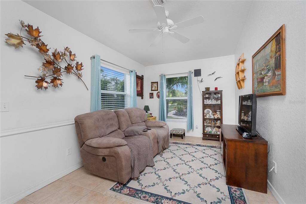 For Sale: $239,900 (3 beds, 2 baths, 858 Square Feet)