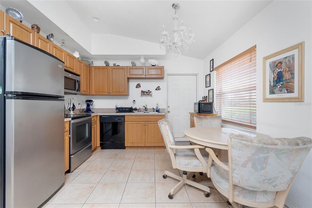 For Sale: $239,900 (3 beds, 2 baths, 858 Square Feet)