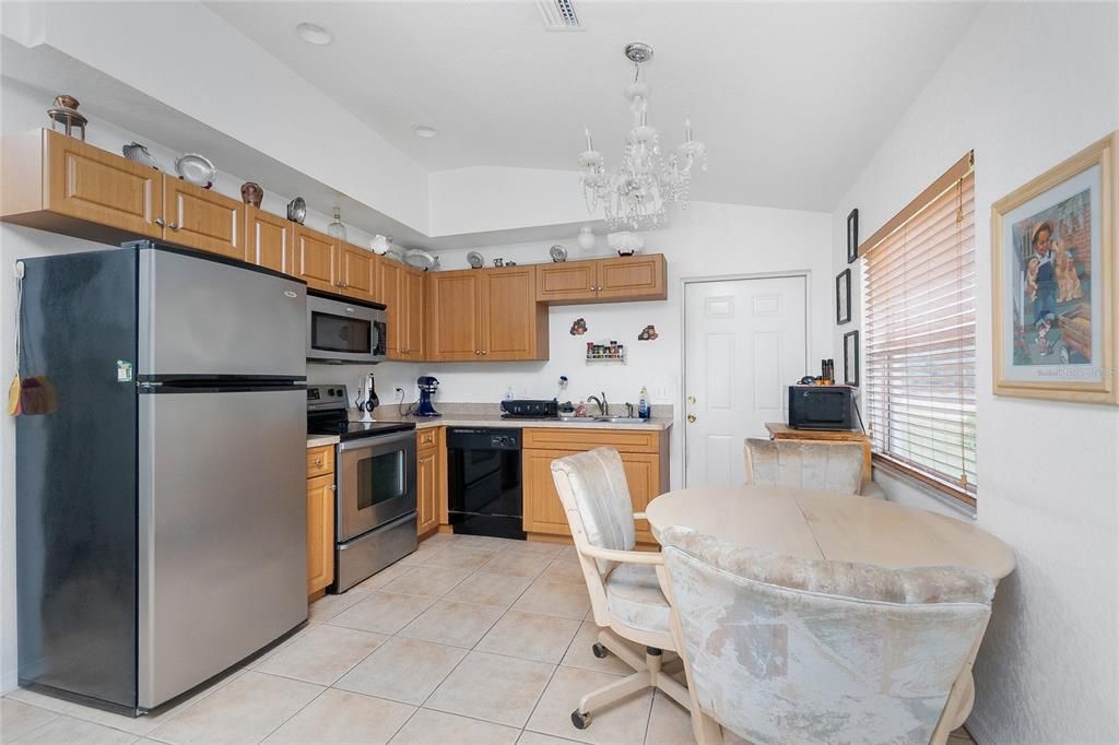 For Sale: $239,900 (3 beds, 2 baths, 858 Square Feet)