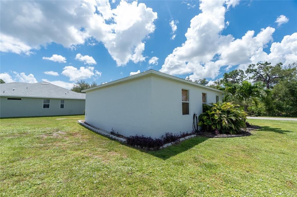 For Sale: $239,900 (3 beds, 2 baths, 858 Square Feet)
