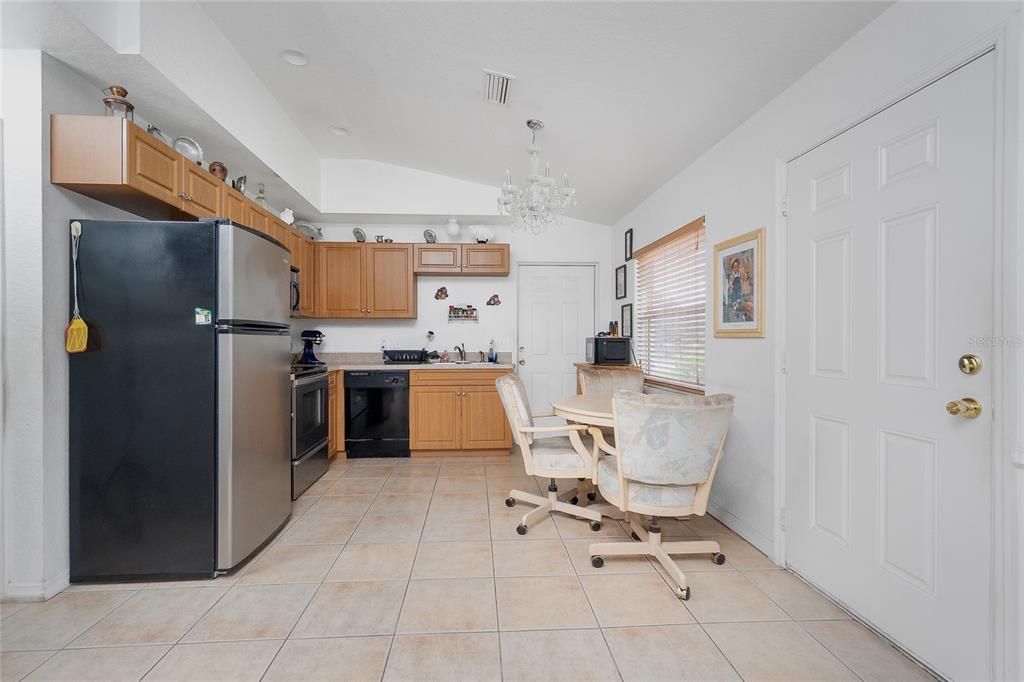 For Sale: $239,900 (3 beds, 2 baths, 858 Square Feet)