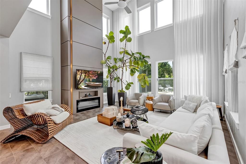 合同活跃: $1,129,000 (5 贝兹, 4 浴室, 3616 平方英尺)