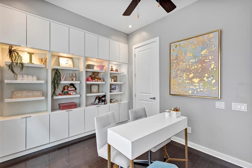 合同活跃: $1,129,000 (5 贝兹, 4 浴室, 3616 平方英尺)