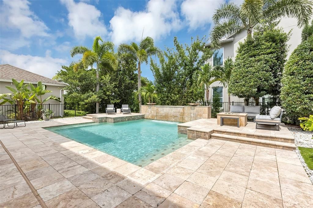 合同活跃: $1,129,000 (5 贝兹, 4 浴室, 3616 平方英尺)