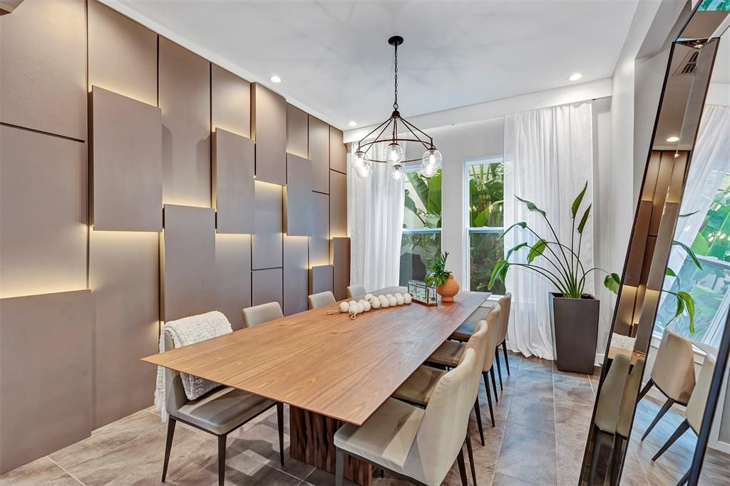 合同活跃: $1,129,000 (5 贝兹, 4 浴室, 3616 平方英尺)