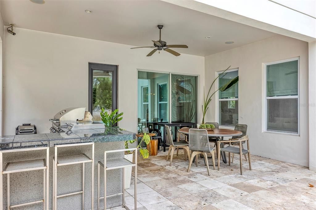 合同活跃: $1,129,000 (5 贝兹, 4 浴室, 3616 平方英尺)