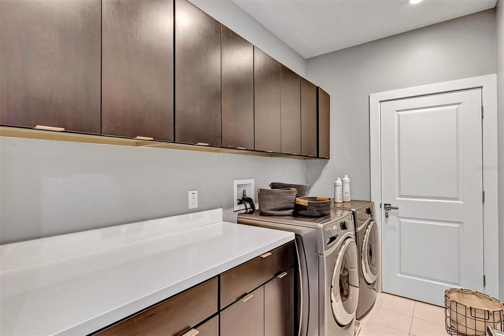 合同活跃: $1,129,000 (5 贝兹, 4 浴室, 3616 平方英尺)