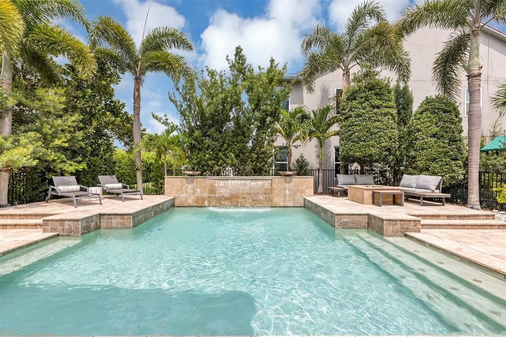 合同活跃: $1,129,000 (5 贝兹, 4 浴室, 3616 平方英尺)