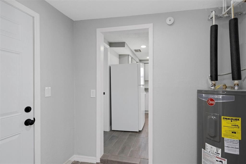 Под контрактом: $224,000 (2 спален, 2 ванн, 1024 Квадратных фут)