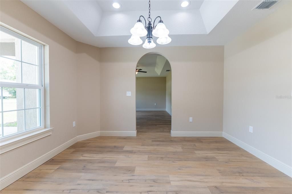 Activo con contrato: $299,900 (3 camas, 2 baños, 1936 Pies cuadrados)