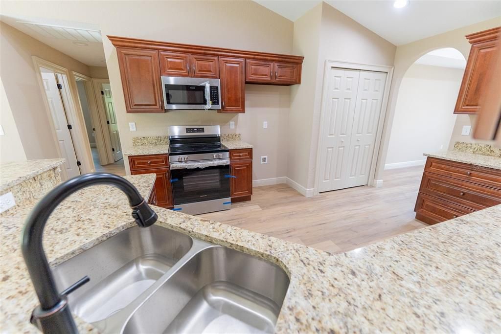 Activo con contrato: $299,900 (3 camas, 2 baños, 1936 Pies cuadrados)