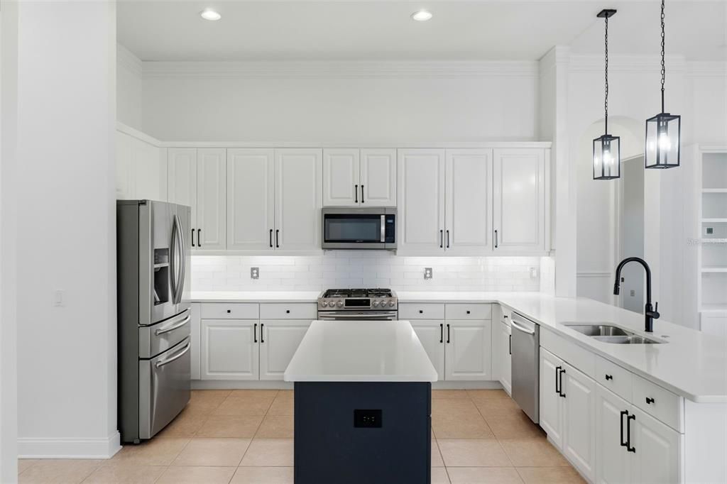 На продажу: $450,000 (3 спален, 2 ванн, 2506 Квадратных фут)