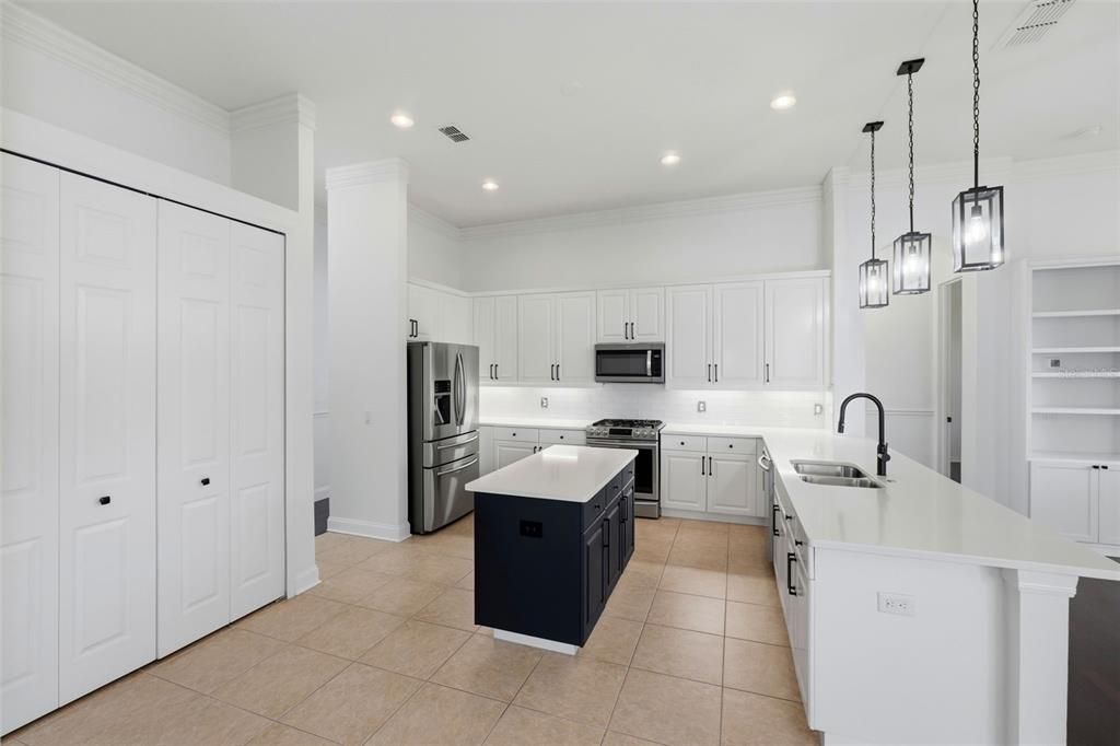 На продажу: $450,000 (3 спален, 2 ванн, 2506 Квадратных фут)