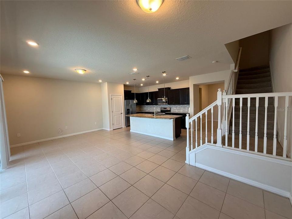 En Venta: $419,000 (5 camas, 4 baños, 2283 Pies cuadrados)