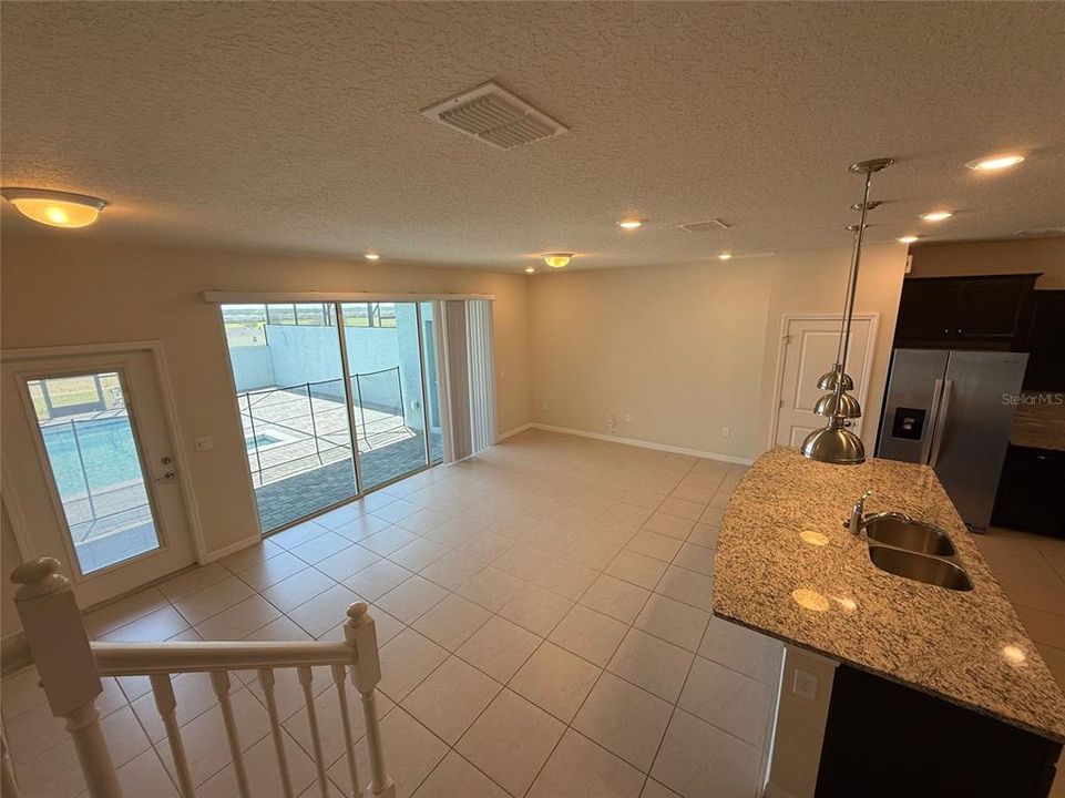 En Venta: $419,000 (5 camas, 4 baños, 2283 Pies cuadrados)