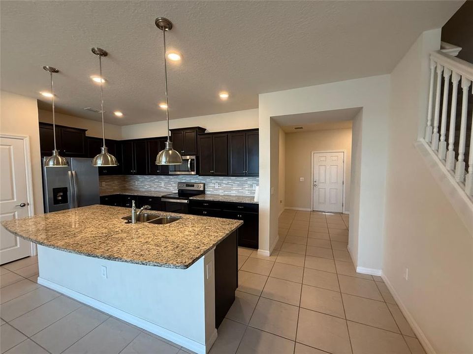 En Venta: $419,000 (5 camas, 4 baños, 2283 Pies cuadrados)