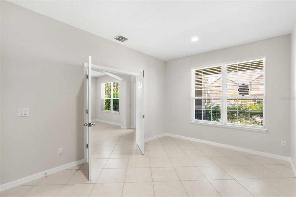 Activo con contrato: $749,900 (5 camas, 4 baños, 4258 Pies cuadrados)