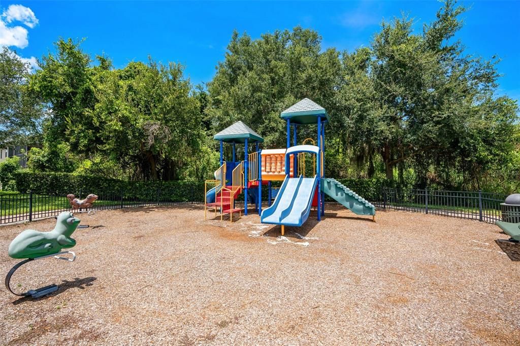 Activo con contrato: $749,900 (5 camas, 4 baños, 4258 Pies cuadrados)