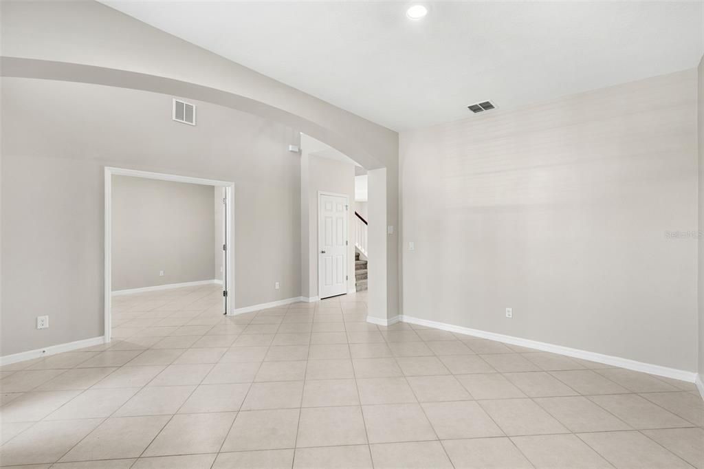 Activo con contrato: $749,900 (5 camas, 4 baños, 4258 Pies cuadrados)