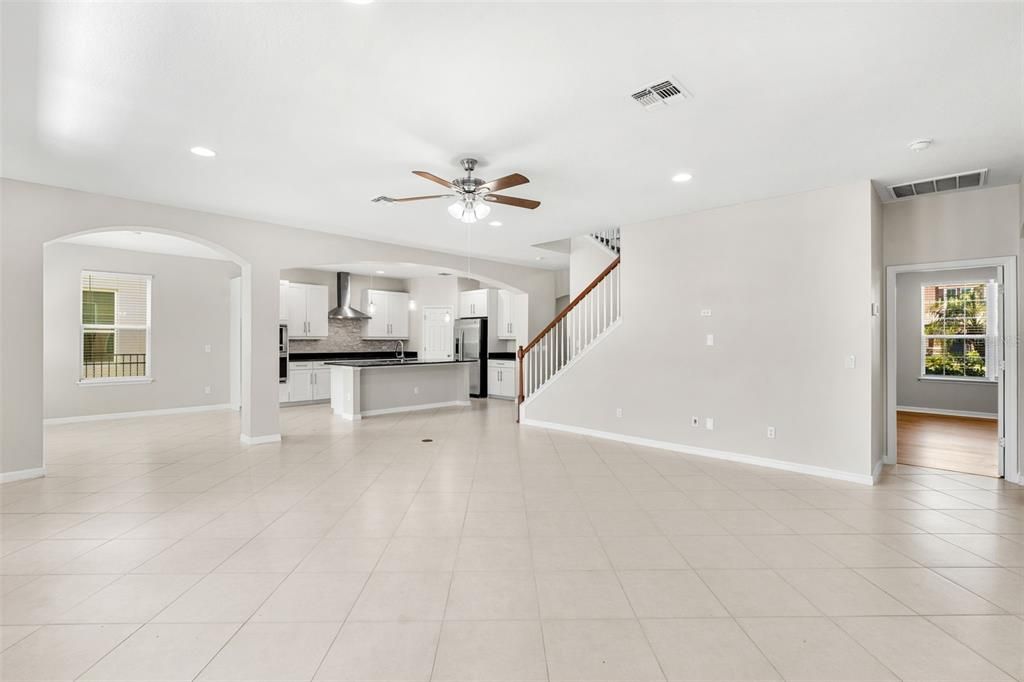 Activo con contrato: $749,900 (5 camas, 4 baños, 4258 Pies cuadrados)