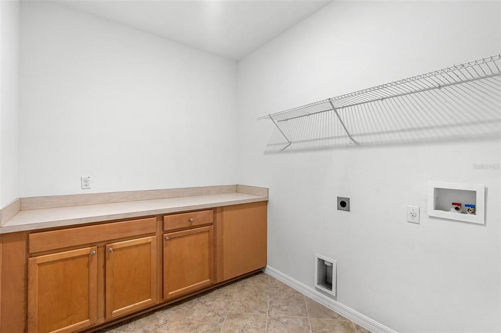 Activo con contrato: $749,900 (5 camas, 4 baños, 4258 Pies cuadrados)