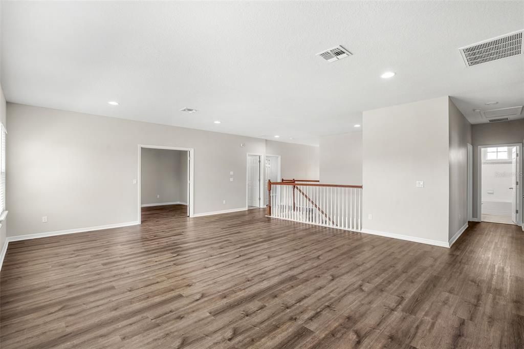 Activo con contrato: $749,900 (5 camas, 4 baños, 4258 Pies cuadrados)