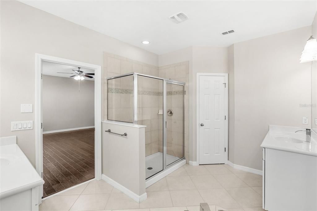 Activo con contrato: $749,900 (5 camas, 4 baños, 4258 Pies cuadrados)