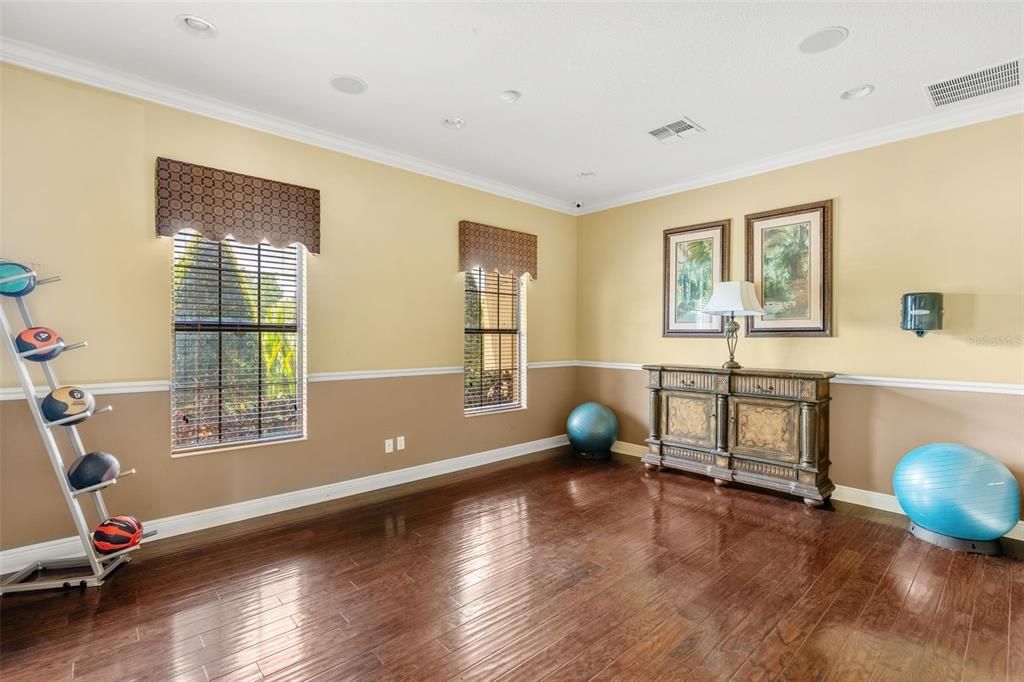 Activo con contrato: $749,900 (5 camas, 4 baños, 4258 Pies cuadrados)