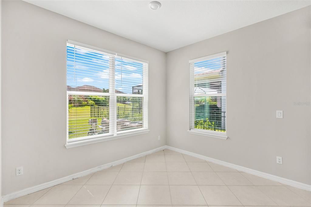 Activo con contrato: $749,900 (5 camas, 4 baños, 4258 Pies cuadrados)