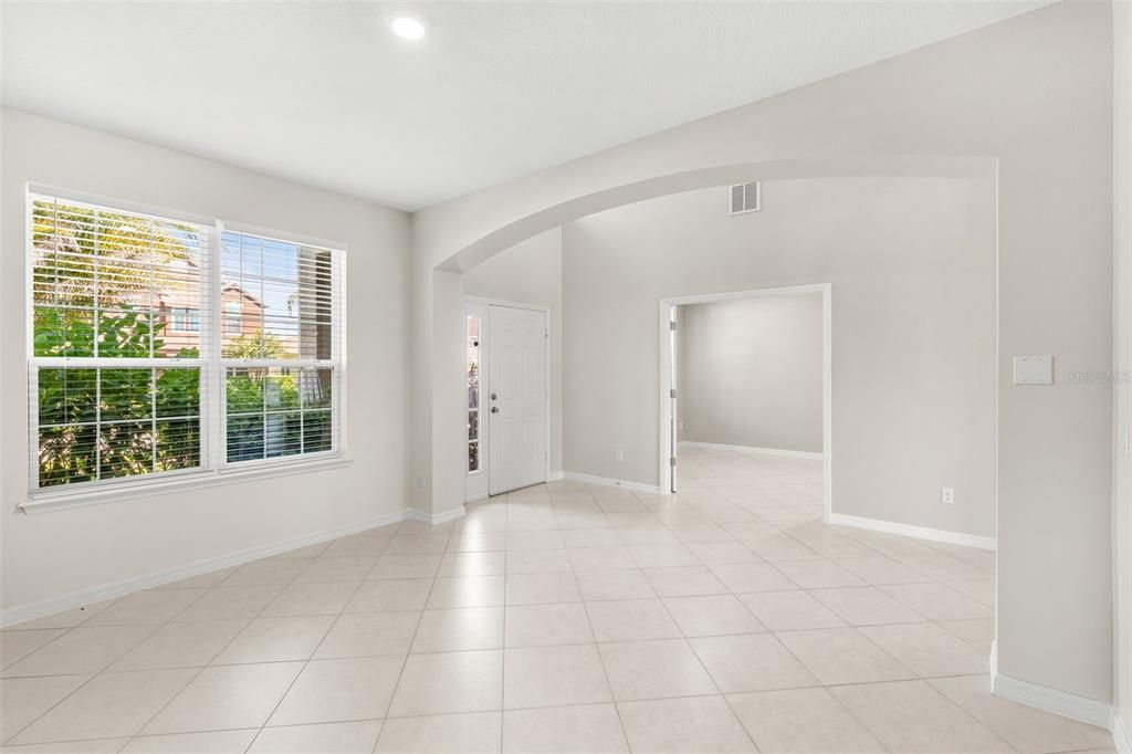 Activo con contrato: $749,900 (5 camas, 4 baños, 4258 Pies cuadrados)