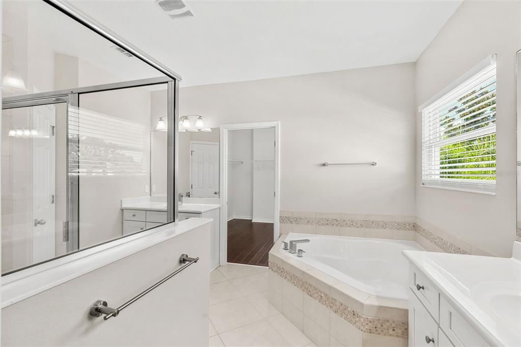 Activo con contrato: $749,900 (5 camas, 4 baños, 4258 Pies cuadrados)