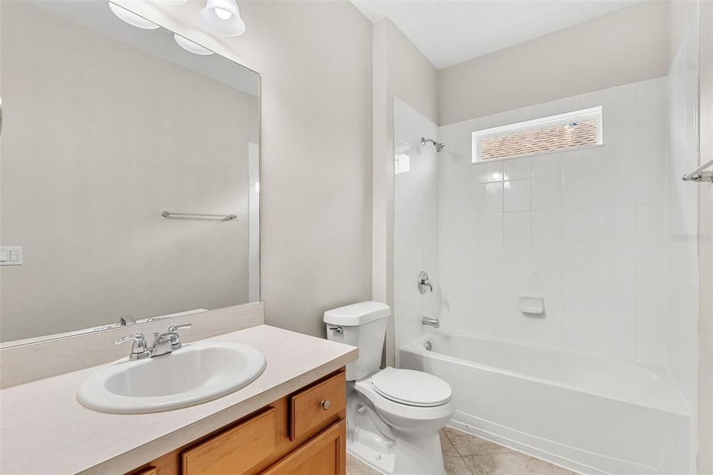 Activo con contrato: $749,900 (5 camas, 4 baños, 4258 Pies cuadrados)