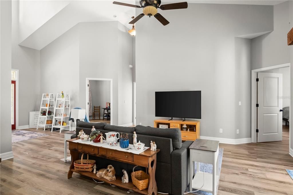 For Sale: $549,000 (3 beds, 3 baths, 2793 Square Feet)