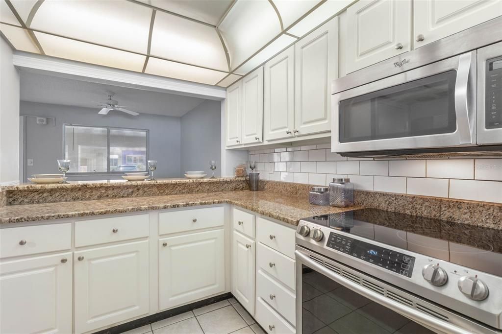 待售: $325,000 (2 贝兹, 2 浴室, 1200 平方英尺)