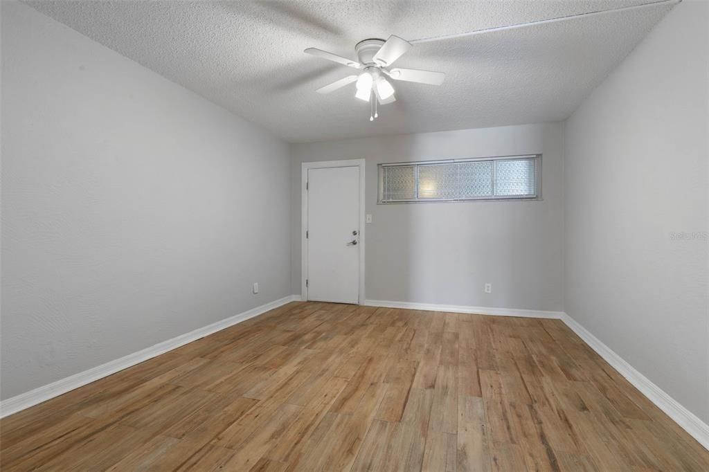 待售: $325,000 (2 贝兹, 2 浴室, 1200 平方英尺)