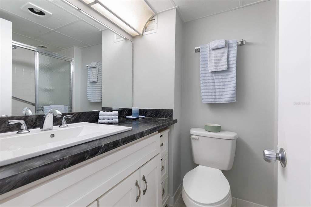 待售: $325,000 (2 贝兹, 2 浴室, 1200 平方英尺)