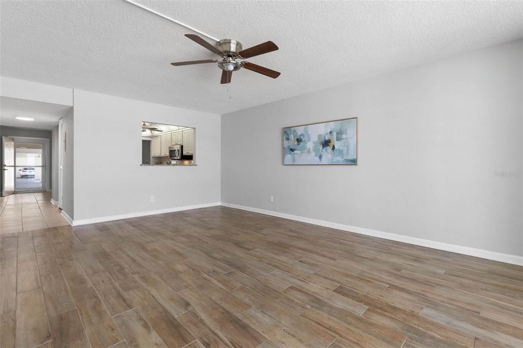 待售: $325,000 (2 贝兹, 2 浴室, 1200 平方英尺)